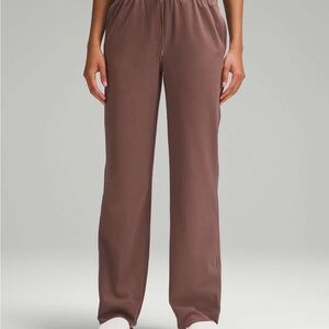 Lululemon Luxtreme Mid-Rise Straight-
Leg Trouser Dark Oxide🤎